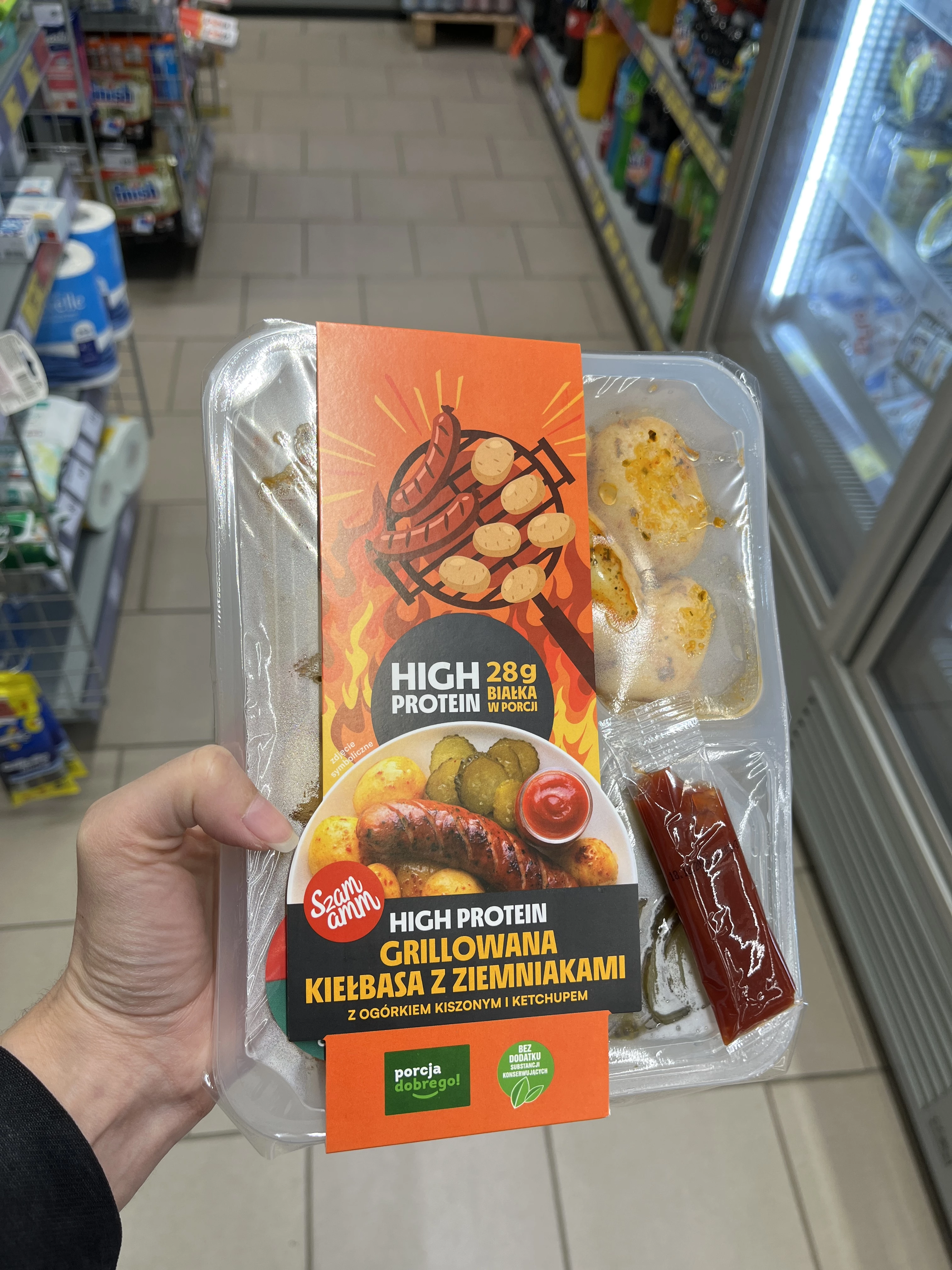 High Protein Grillowana kiełbasa z ziemniakami z ogórkiem kiszonym i ketchupem Szamamm | 400g