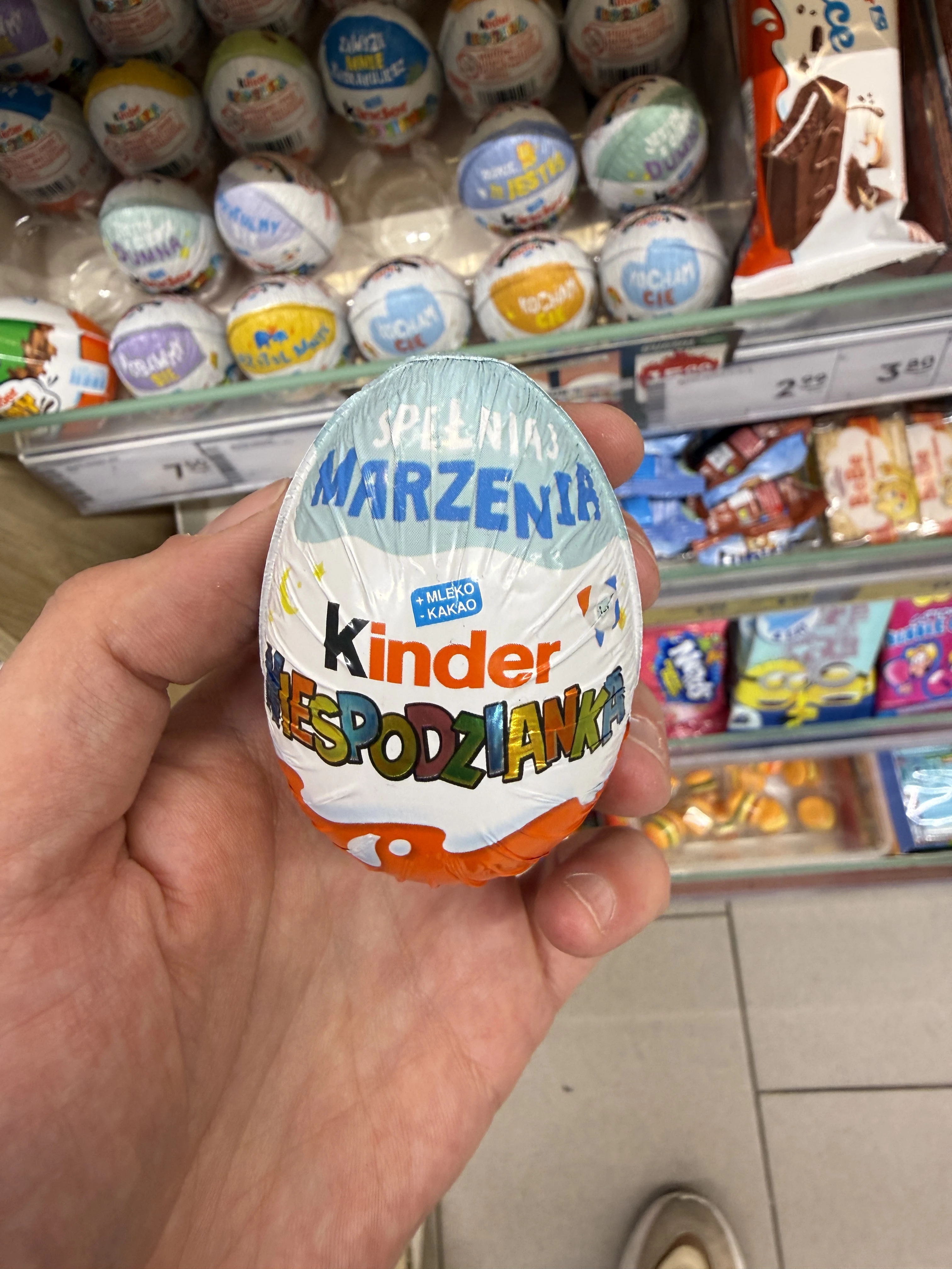 Kinder Niespodzianka Słodkie jajko z niespodzianką pokryte czekoladą mleczną Spełniaj Marzenia | 20 g