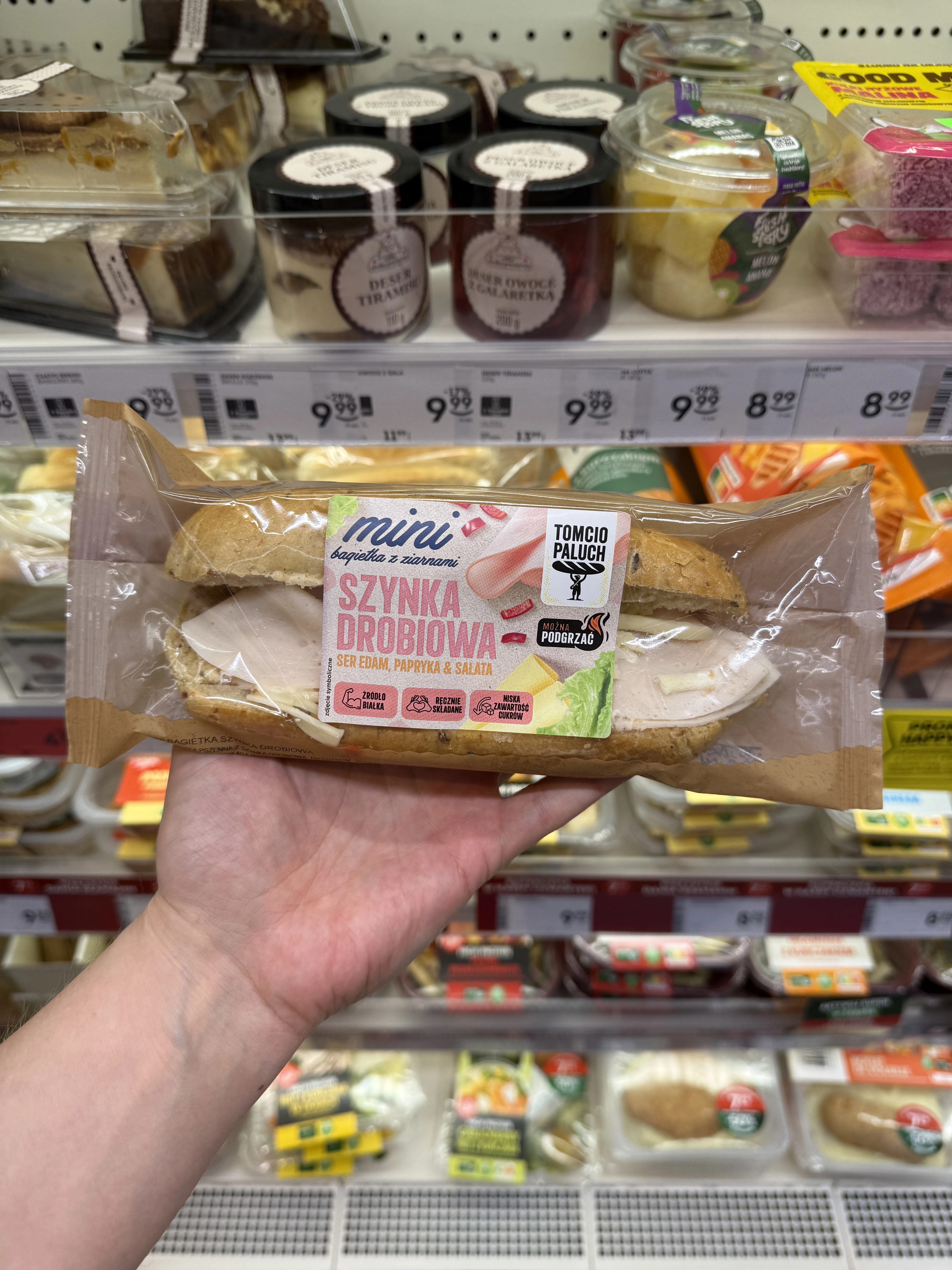 Tomcio Paluch Mini bagietka z ziarnami Szynka drobiowa, ser Edam, papryka & sałata | 140g