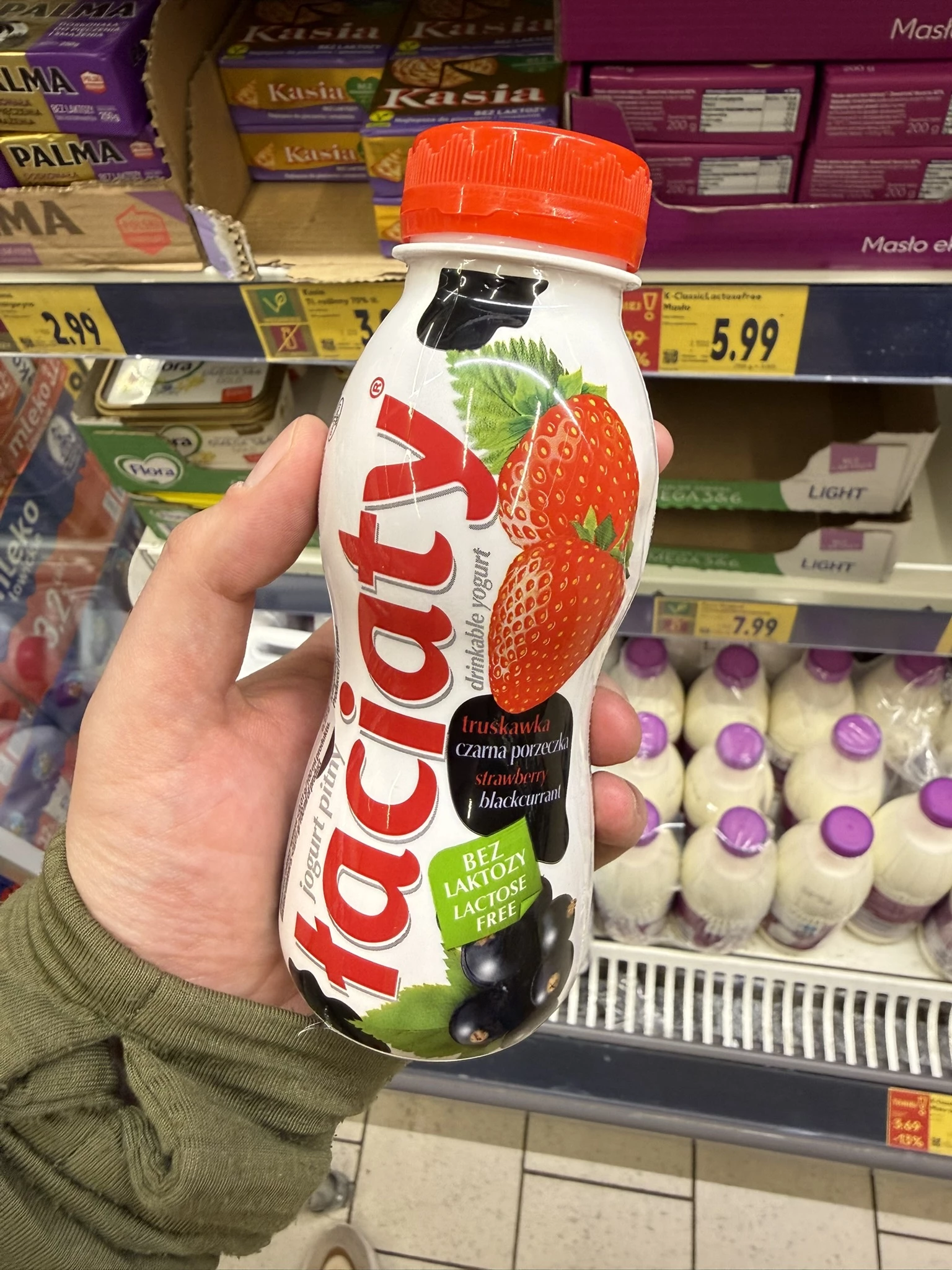 Łaciaty Jogurt pitny truskawka czarna porzeczka bez laktozy | 250ml