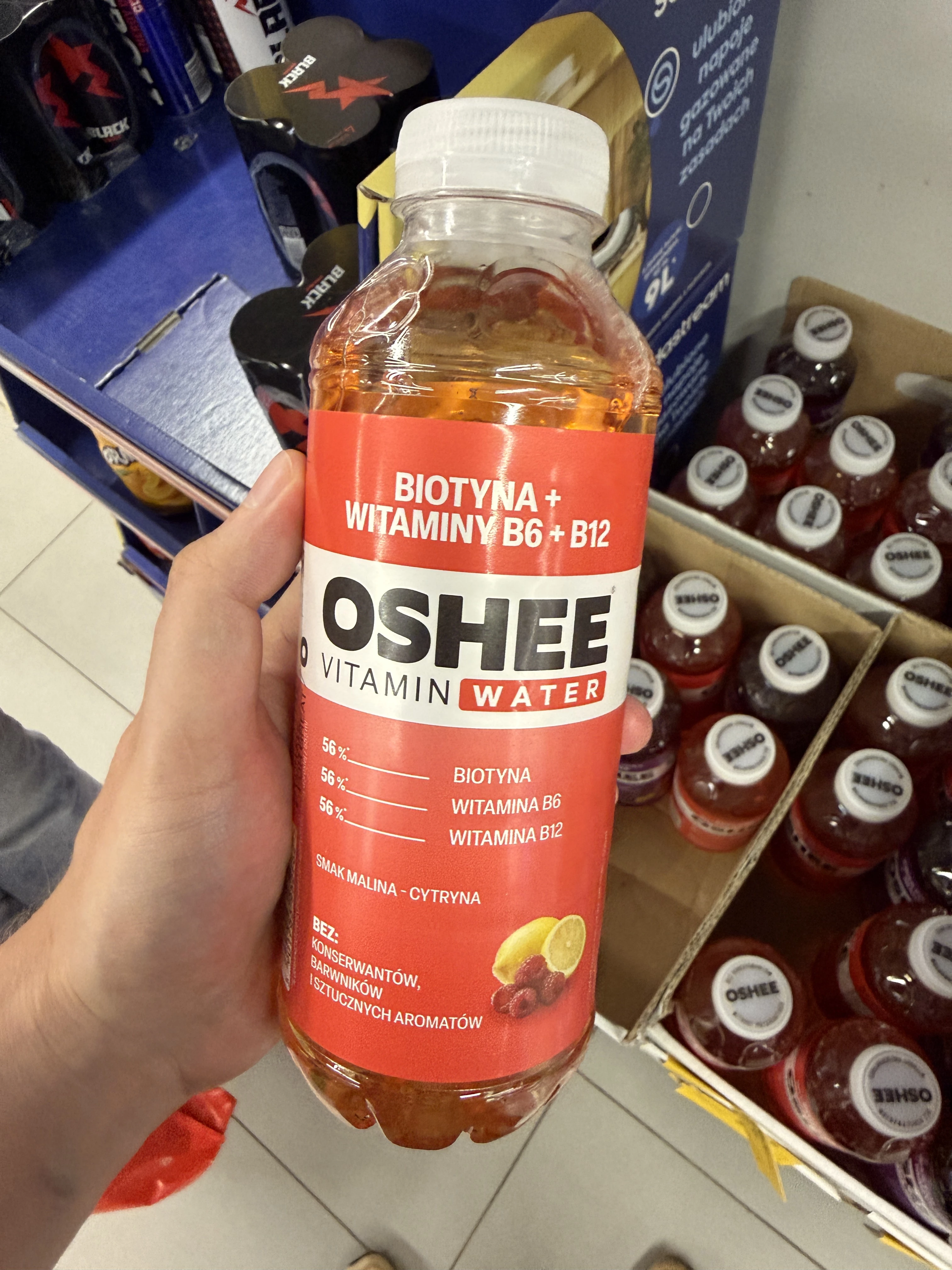 Oshee Vitamin Water Biotyna + Witaminy B6 + B12, smak malina-cytryna | 500ml
