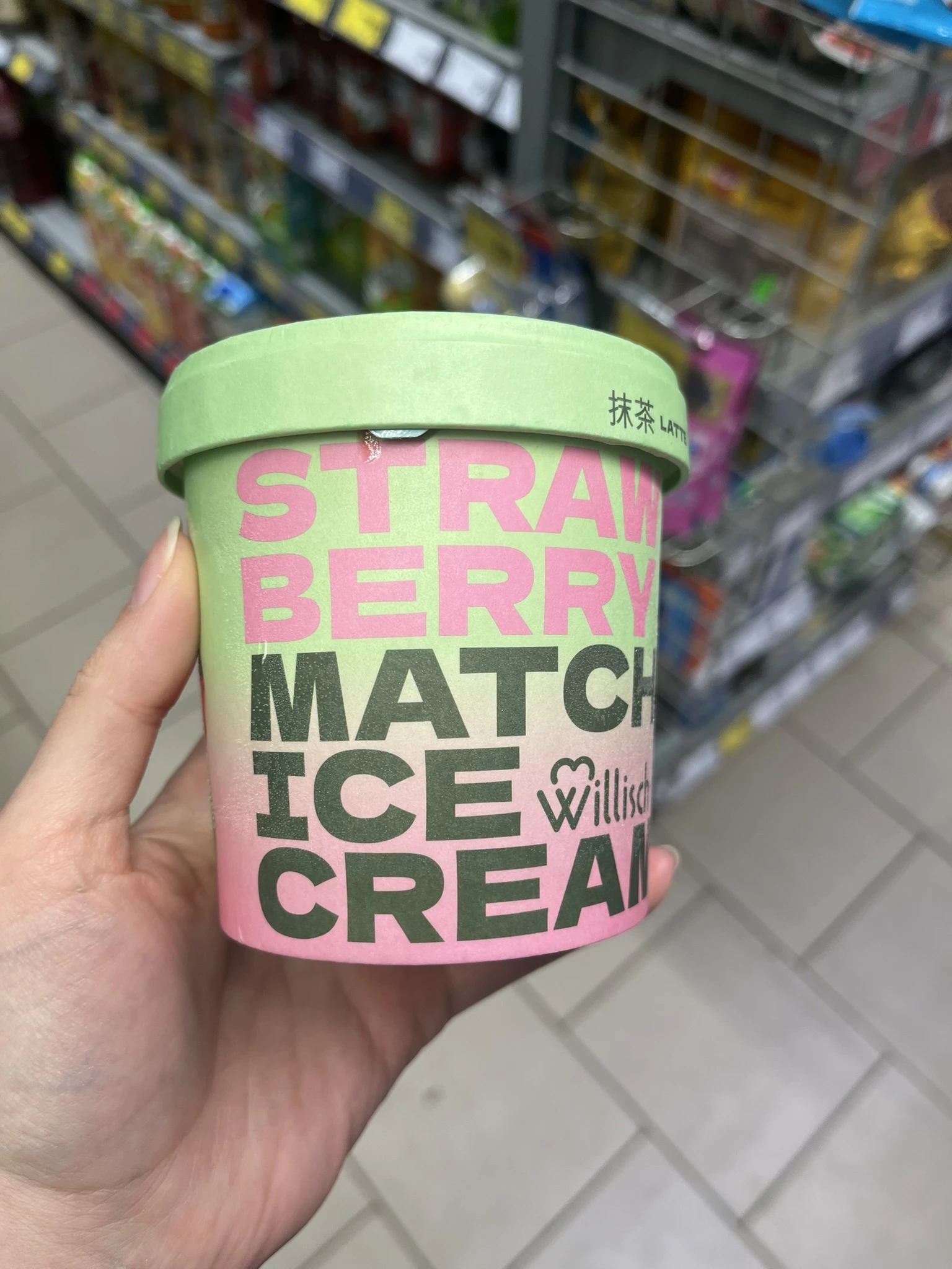 Willisch Lody Matcha Latte z Truskawkami | 340g / 390ml