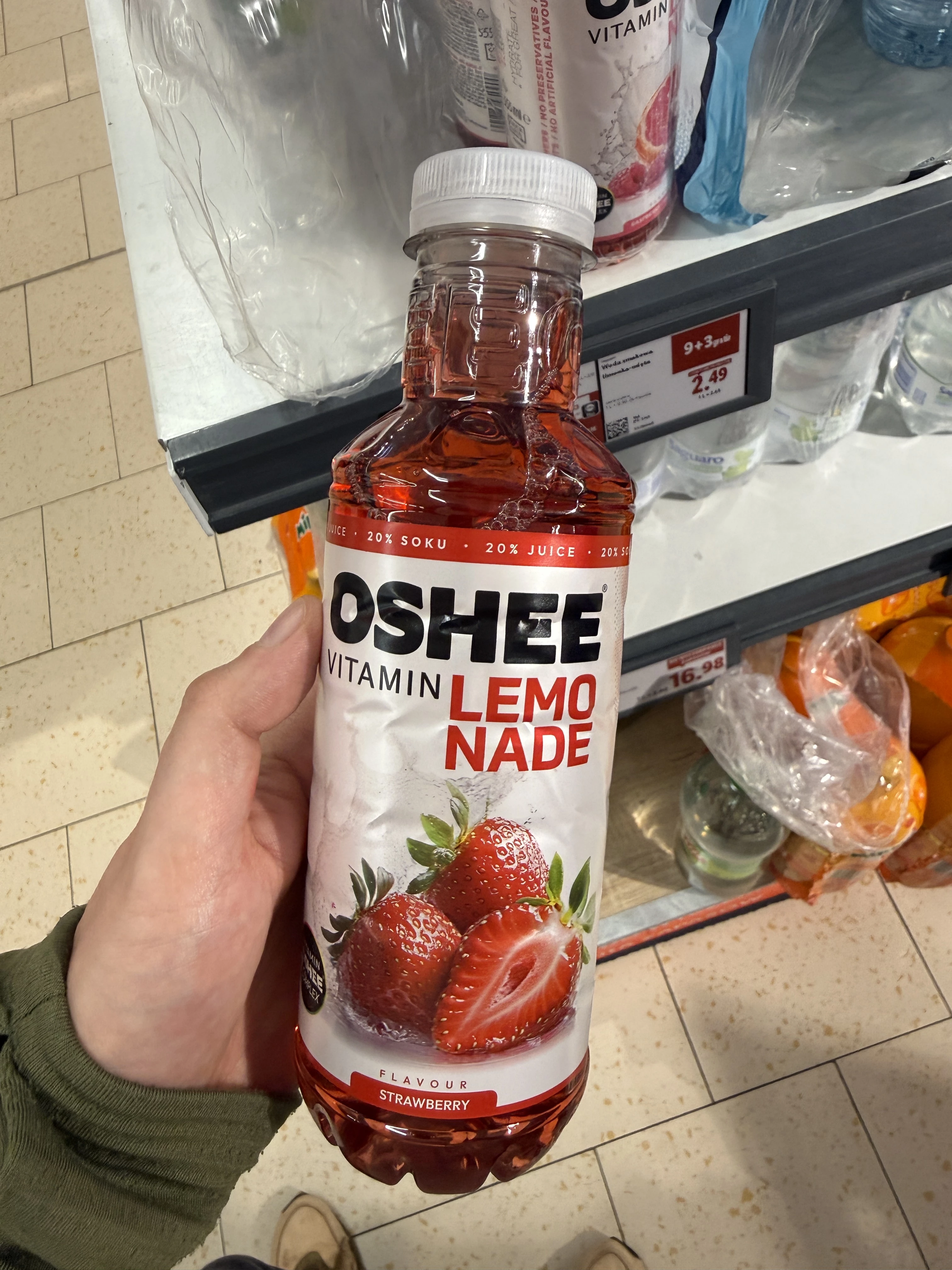OSHEE Vitamin Lemonade Truskawka | 555ml