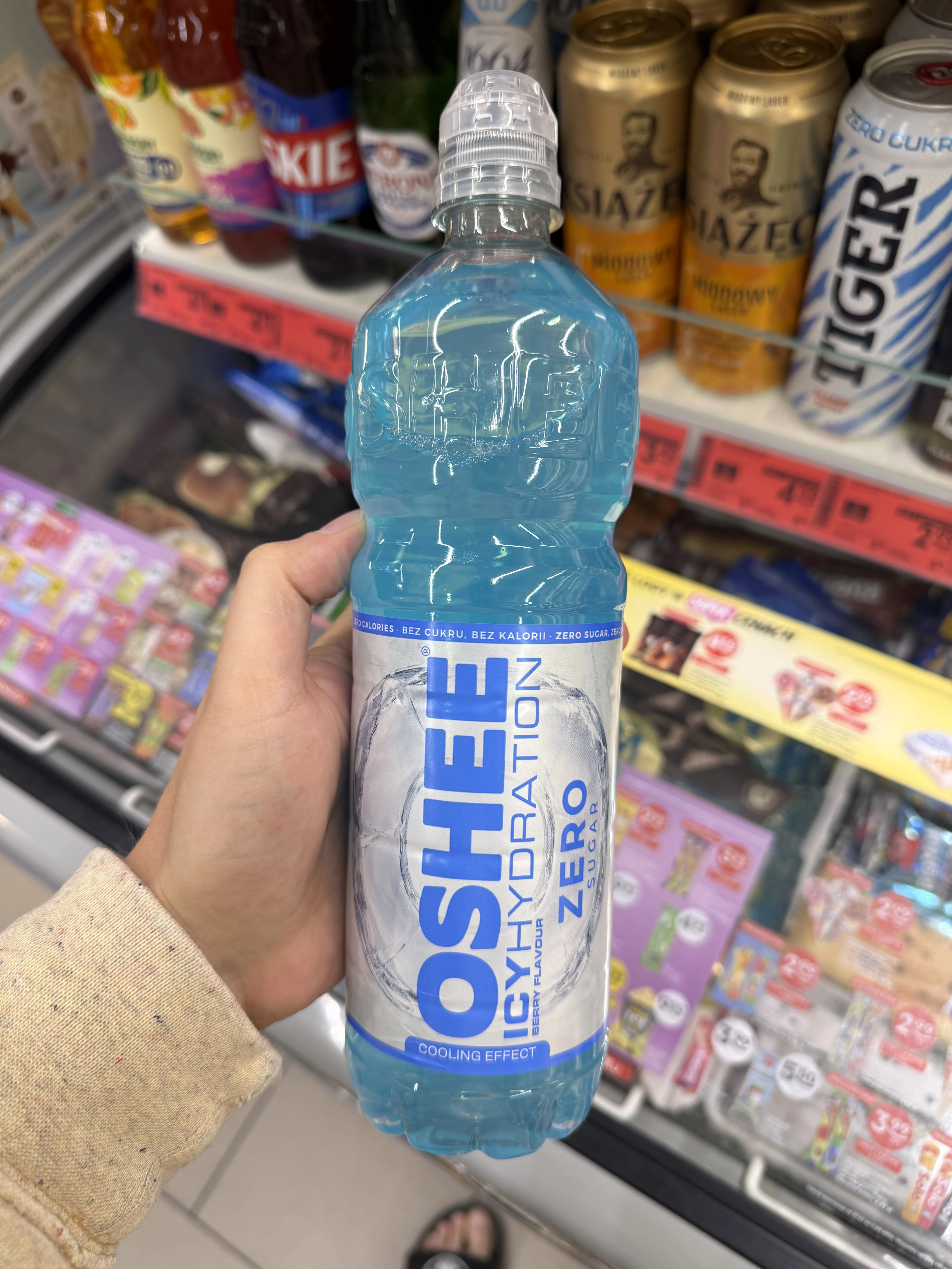 OSHEE Napój izotoniczny Icy Hydration o smaku jagodowym Zero Sugar | 750ml