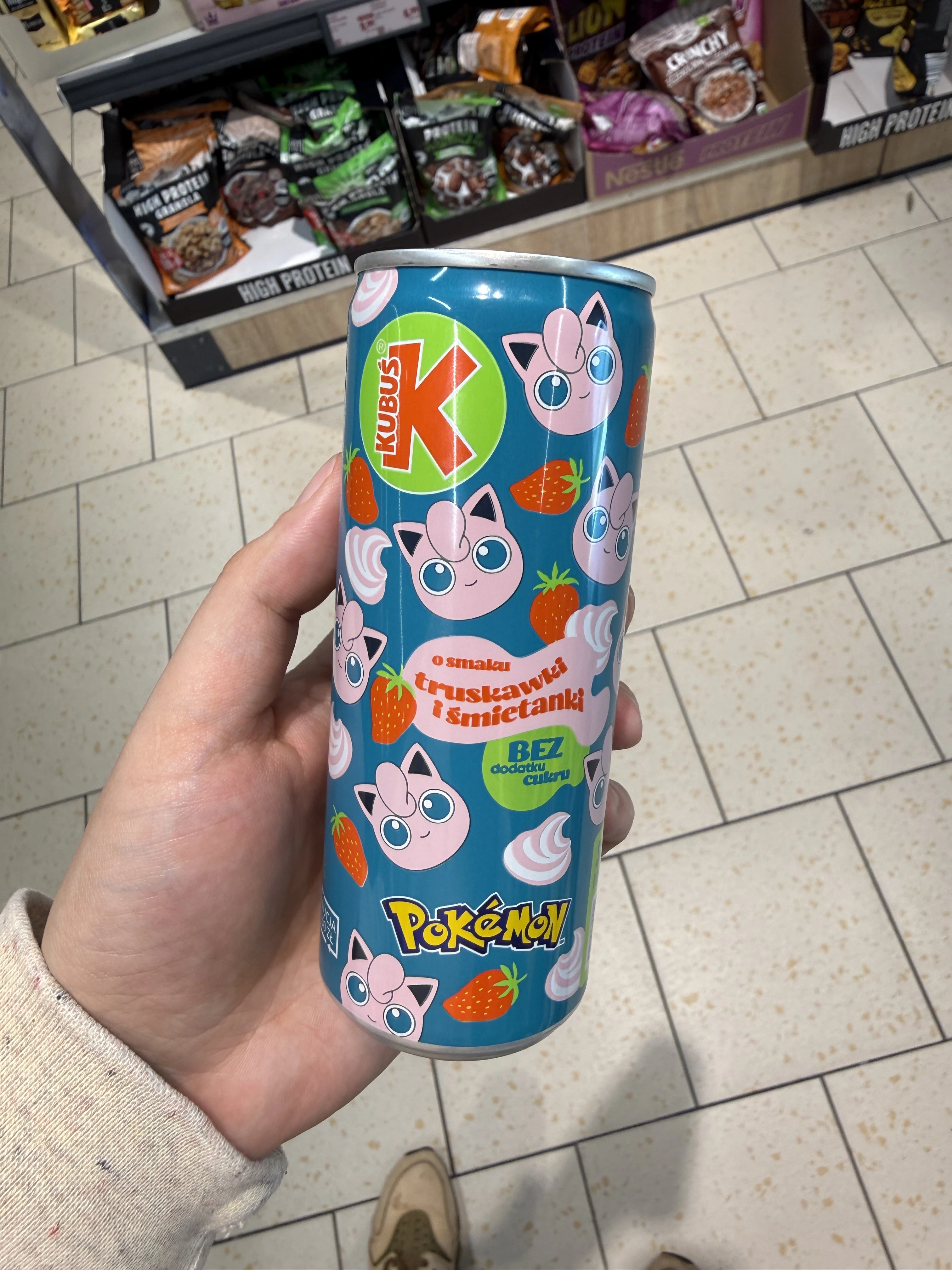 Kubuś Gazowany napój wieloowocowy o smaku truskawki i śmietanki (Pokémon) | 250ml