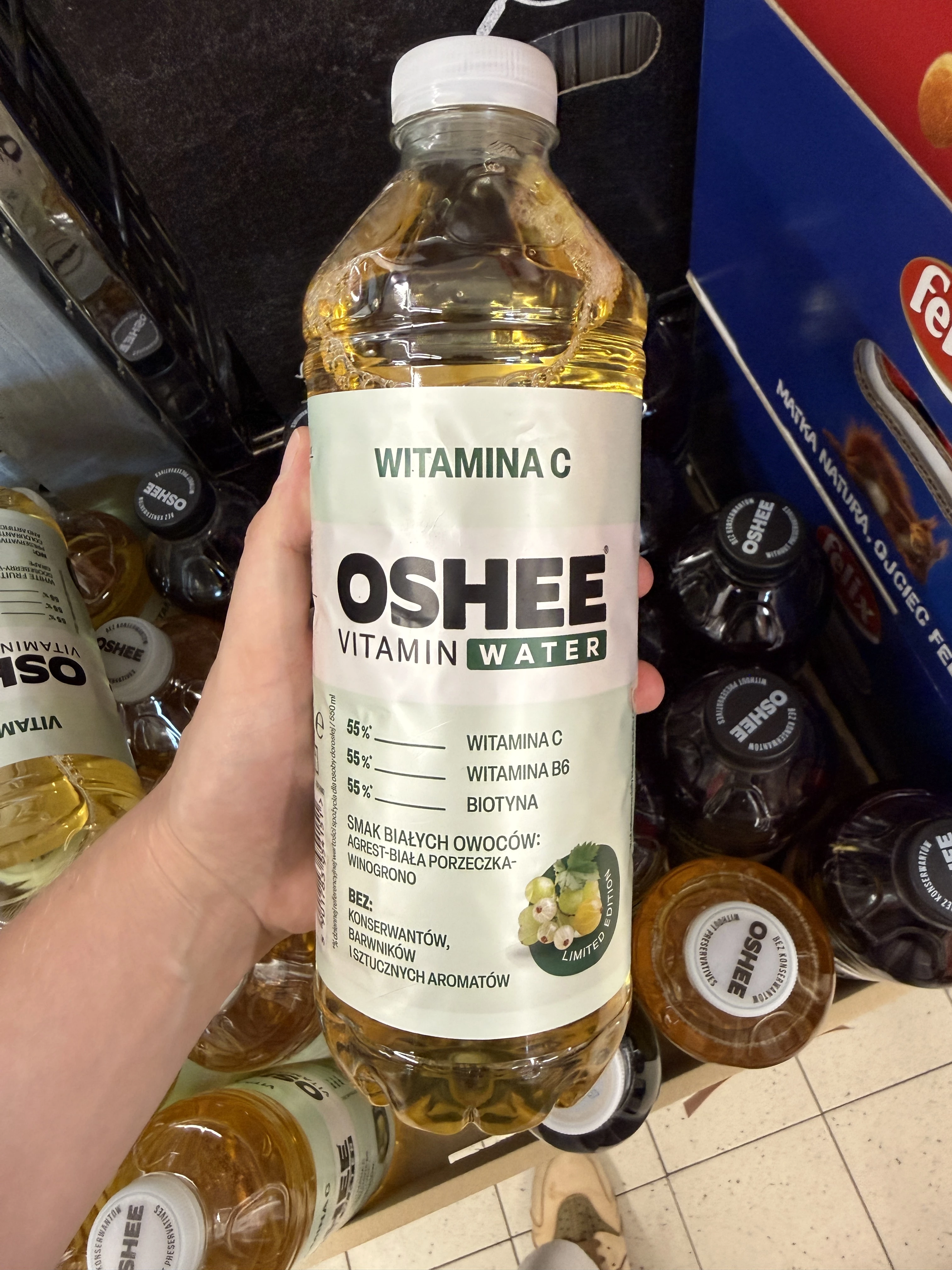 Oshee Vitamin Water – smak białych owoców: agrest-biała porzeczka-winogrono | 1100ml
