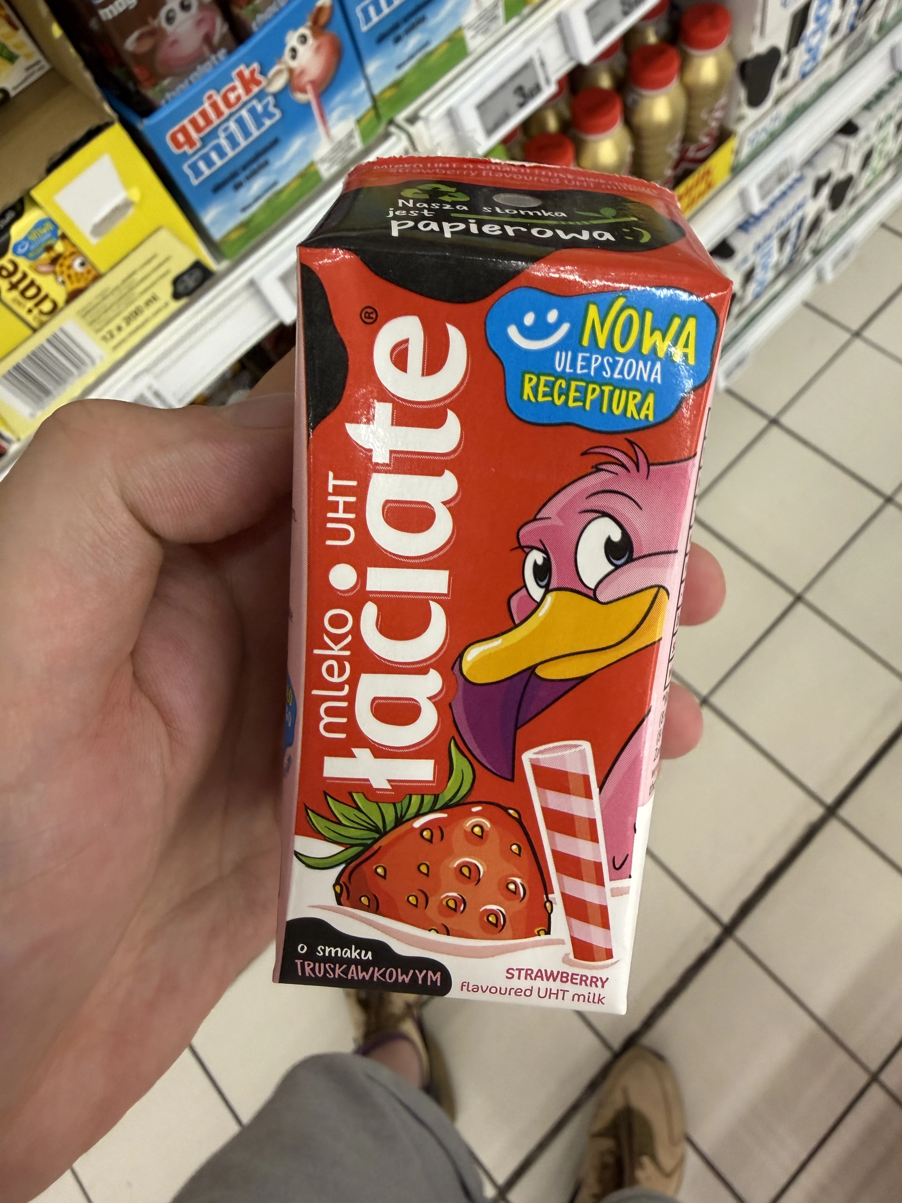 Łaciate Mleko UHT o smaku truskawkowym | 200ml