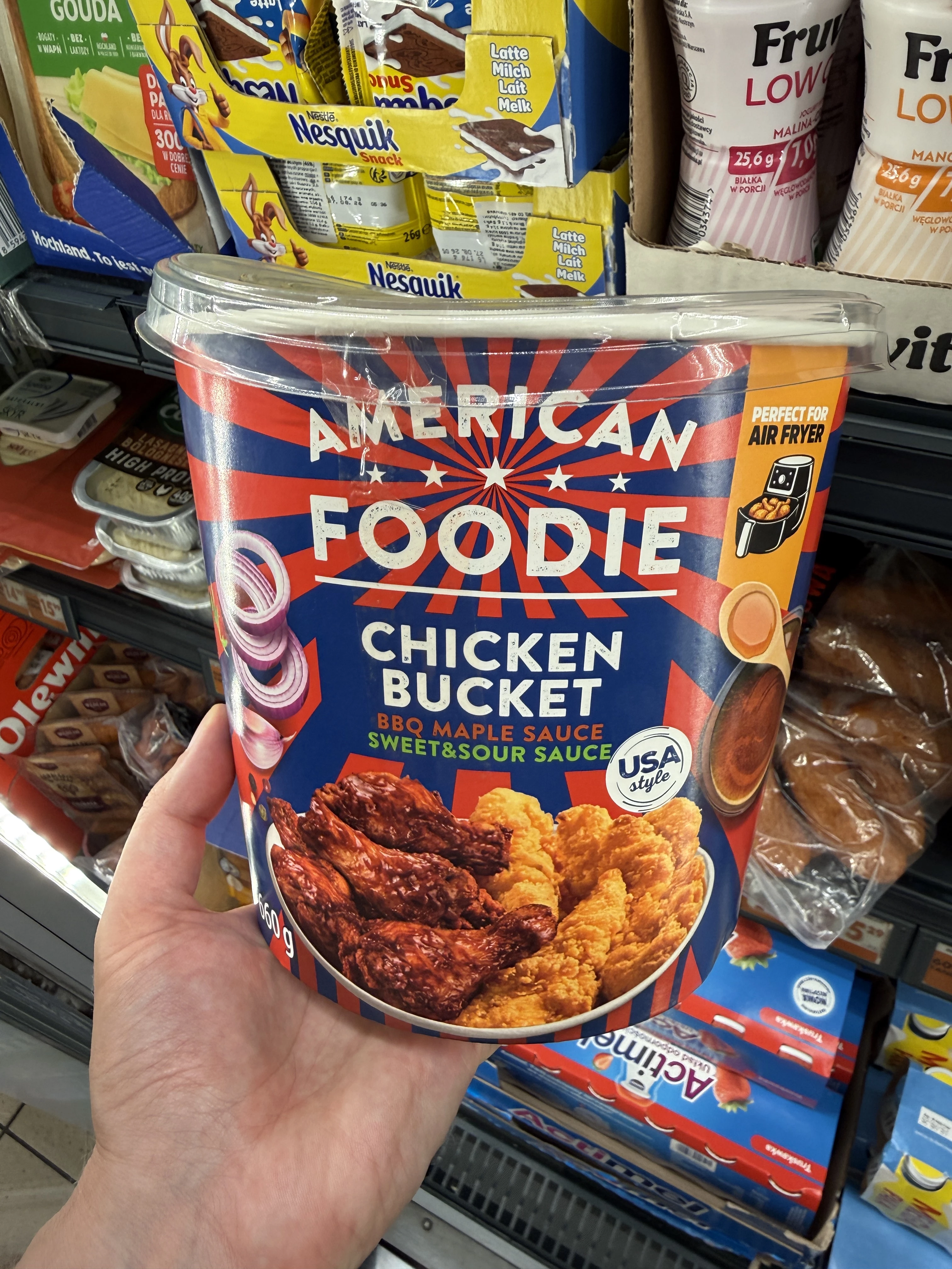 Kubełek Wings and Strips z sosami American Foodie | 660g