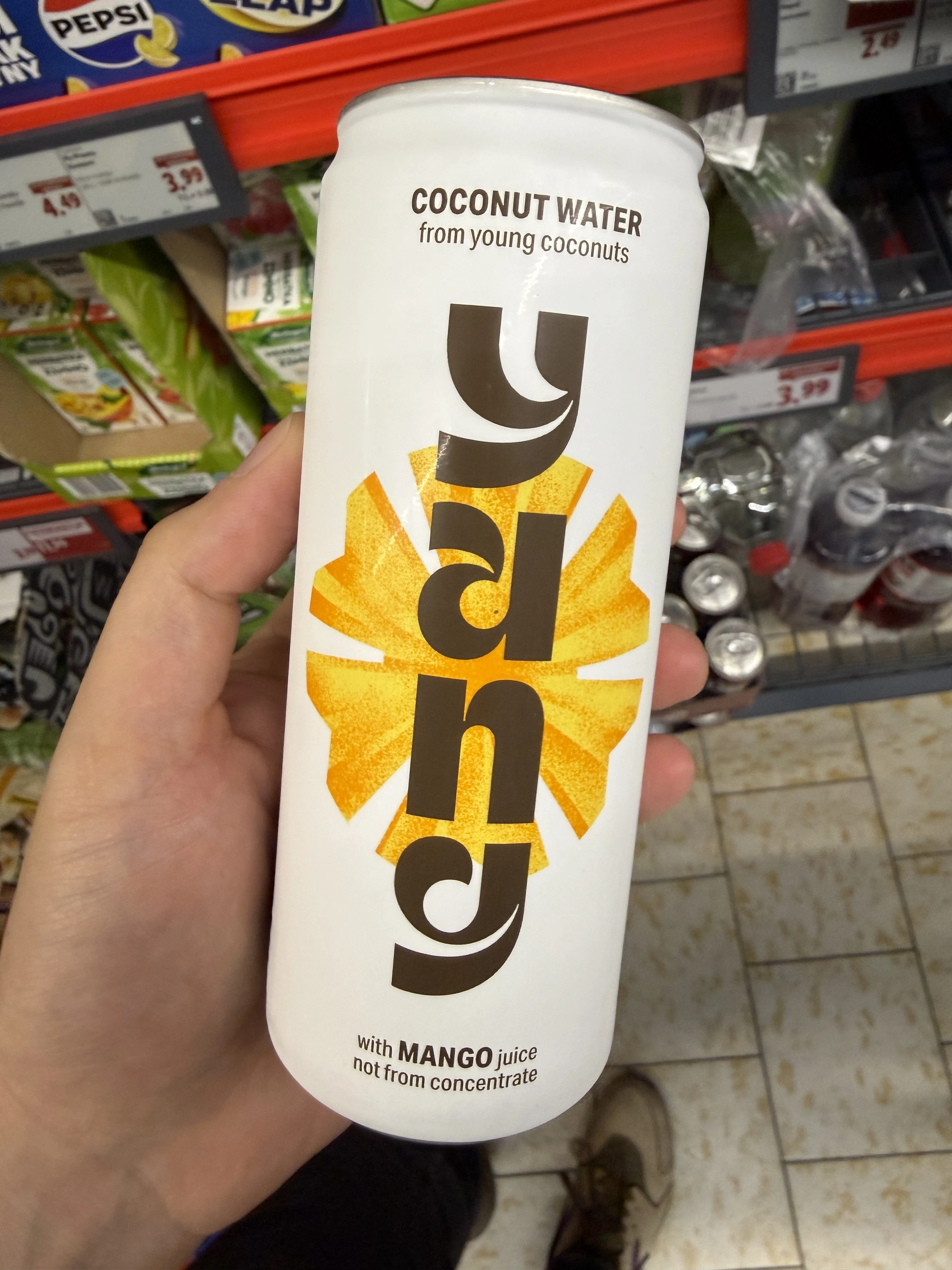 Yang Woda kokosowa z sokiem z mango | 325ml