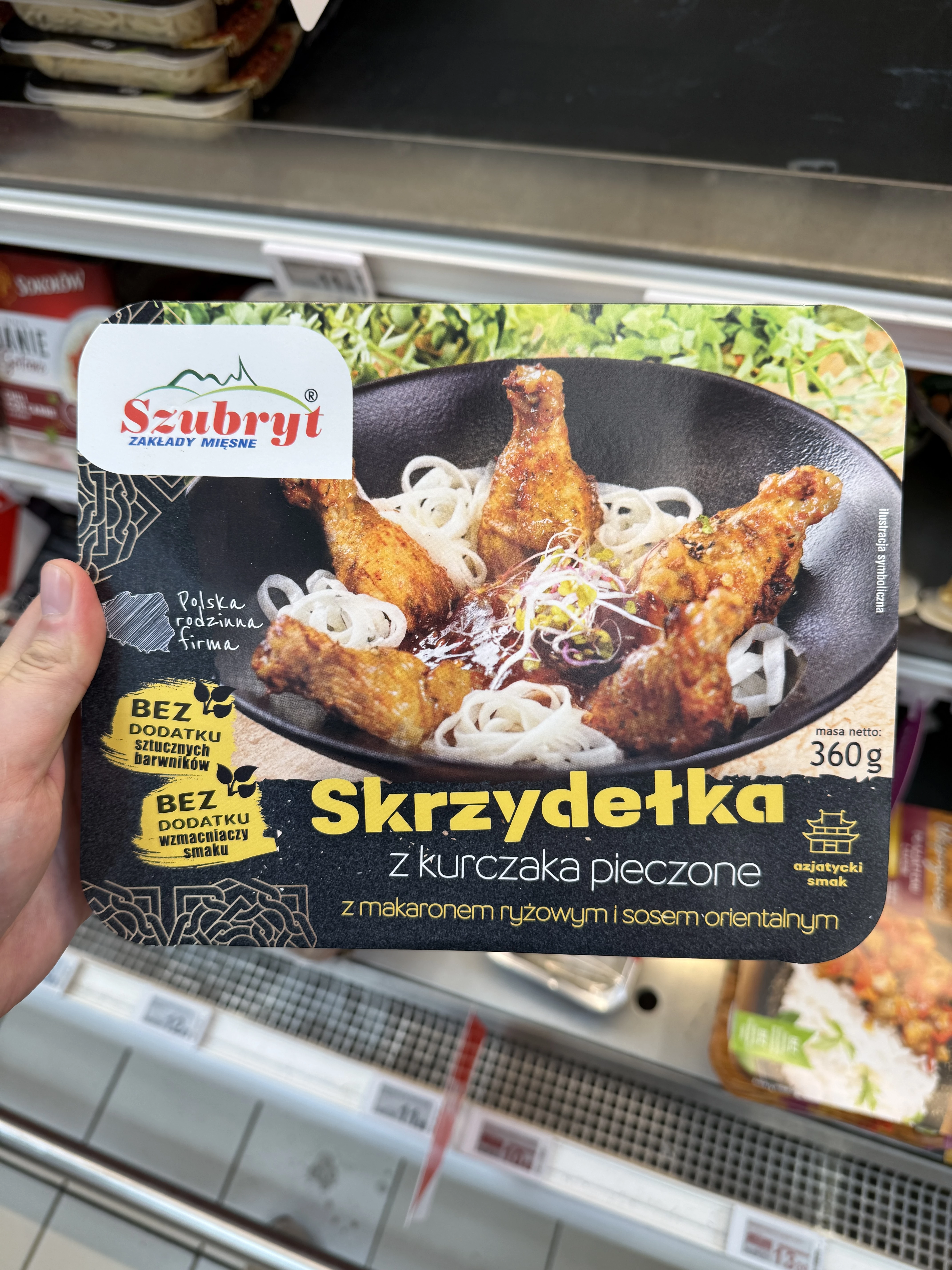 Szubryt Skrzydełka z kurczaka pieczone z makaronem ryżowym i sosem orientalnym | 360g
